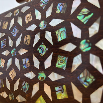 Zenobia – İnci Kakmalı & Brokar Astarı ile Lüks Dimaşk Mozaik Ahşap Clutch Çanta