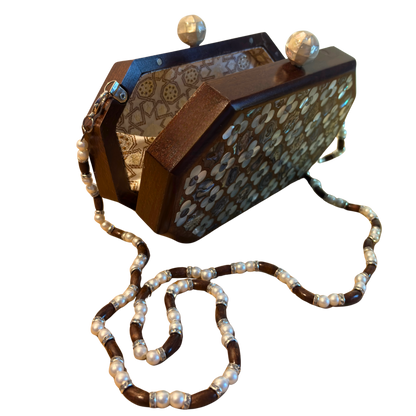 Jouri – Luxuriöse Damaszener Clutch mit Rosen-Perlmutt & Perlenkette