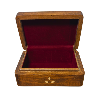 صندوق دمشقي فاخر – تطعيم بالصدف وبراعة المشغل العربي