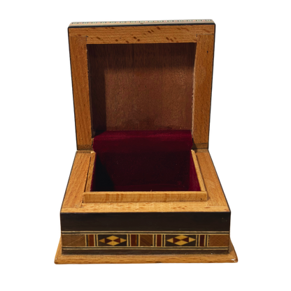 صندوق موزاييك دمشقي – حرفة تقليدية وأناقة مخملية