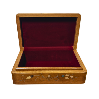 صندوق دمشقي فاخر – تطعيم بالصدف وبراعة المشغل العربي