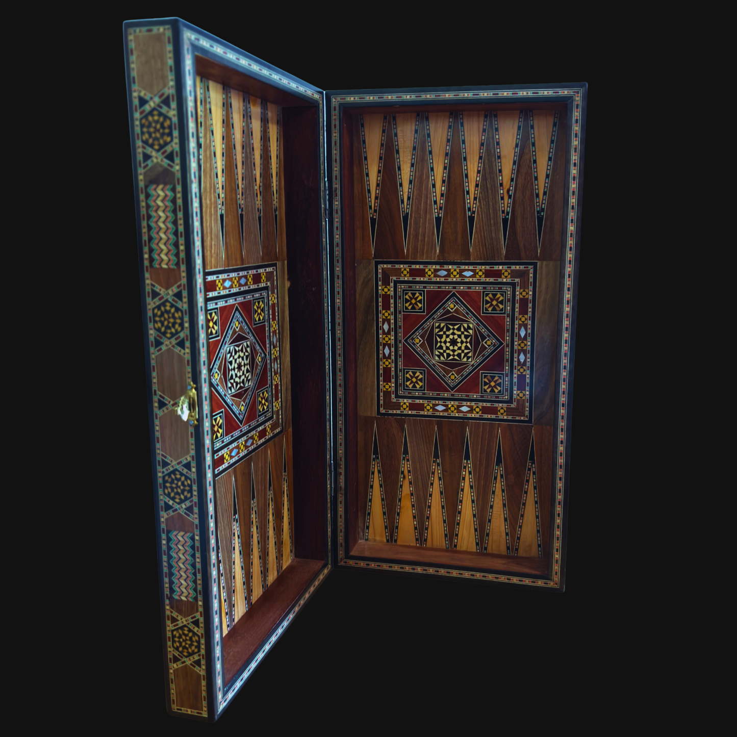 طاولة شطرنج وطاولة زهر موزاييك دمشقي فاخرة من صنع غابي الدايه – مطعّمة بالصدف