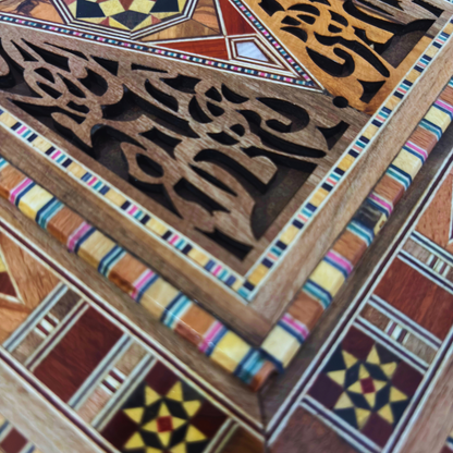 صندوق مجوهرات وهدايا موزاييك دمشقي – أناقة مصنوعة يدويًا