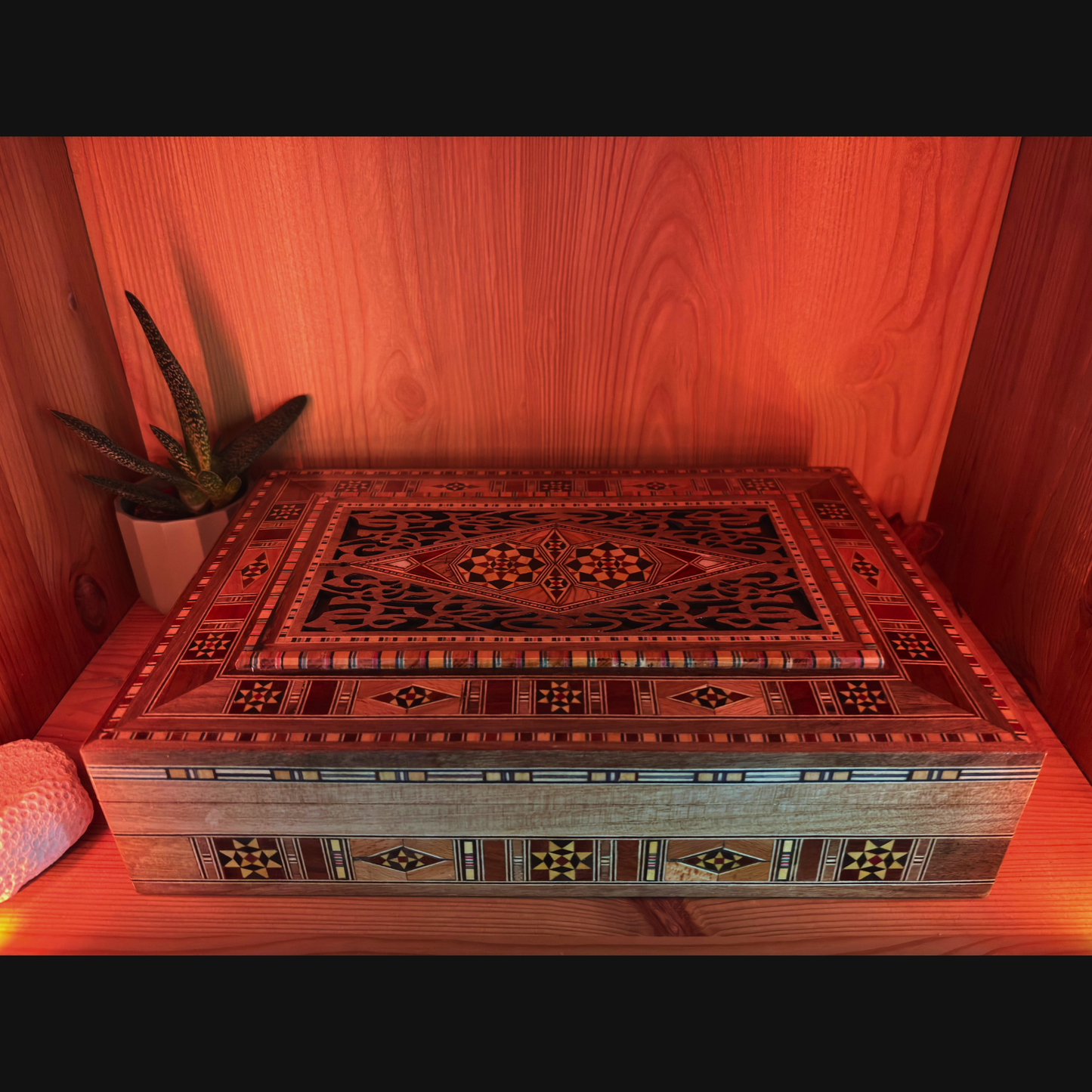 صندوق مجوهرات وهدايا موزاييك دمشقي – أناقة مصنوعة يدويًا