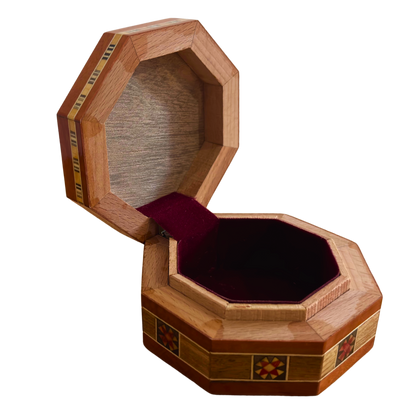 صندوق مجوهرات موزاييك دمشقي – مصنوع يدويًا من الخشب ومطعّم بالصدف بلون الفخار الدافئ