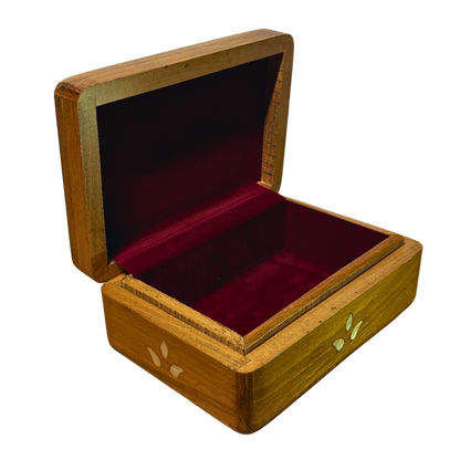 صندوق دمشقي فاخر – تطعيم بالصدف وبراعة المشغل العربي