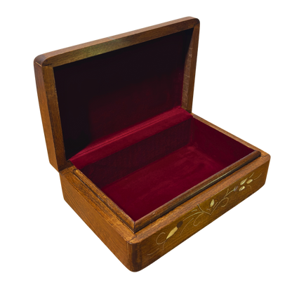 صندوق دمشقي فاخر – تطعيم بالصدف وبراعة المشغل العربي