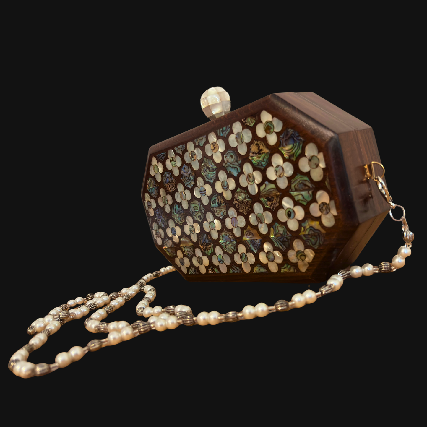 Jouri – Luxuriöse Damaszener Clutch mit Rosen-Perlmutt & Perlenkette