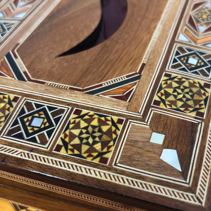 صندوق مناديل خشبي موزاييك دمشقي أنيق – مطعّم بالصدف مع بطانة مخملية