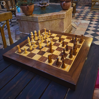 طاولة شطرنج و زهر دمشقية فاخرة من صنع الحرفي غابي الدايه – تصميم  كلاسيكي من الخشب الطبيعي