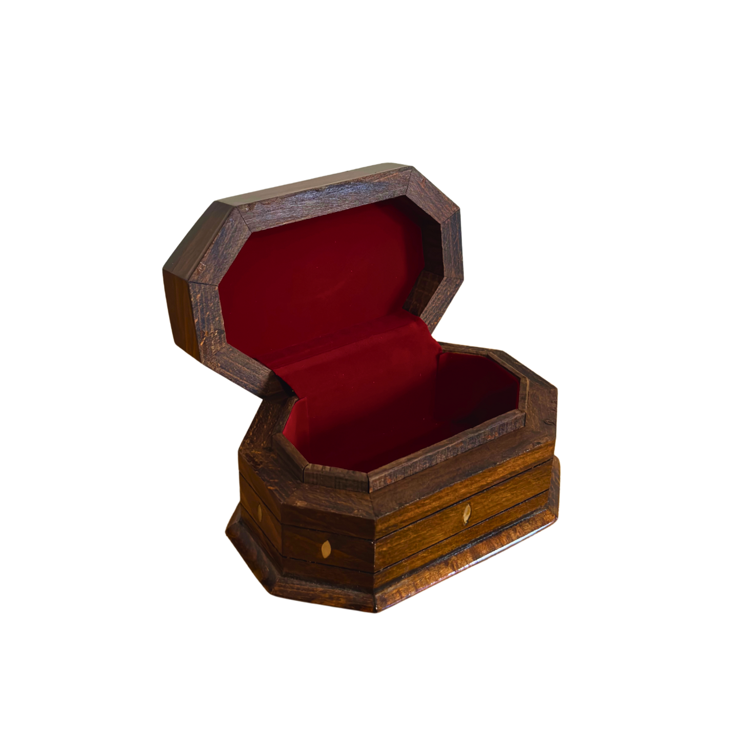 صندوق محفور يدويًا من خشب الزان ومطعّم بالصدف – لمسة فاخرة بلون الجوز