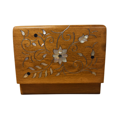 صندوق دمشقي فاخر – تطعيم بالصدف وبراعة المشغل العربي