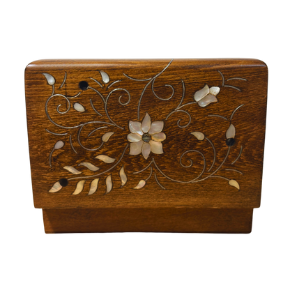 صندوق دمشقي فاخر – تطعيم بالصدف وبراعة المشغل العربي