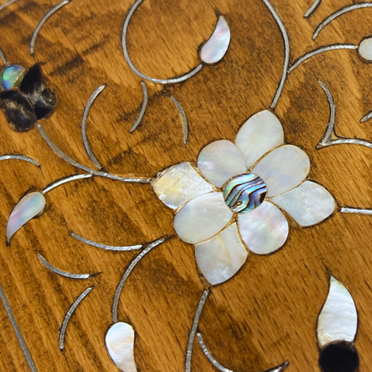 صندوق دمشقي فاخر – تطعيم بالصدف وبراعة المشغل العربي