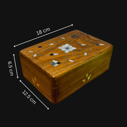 صندوق دمشقي فاخر – تطعيم بالصدف وبراعة المشغل العربي