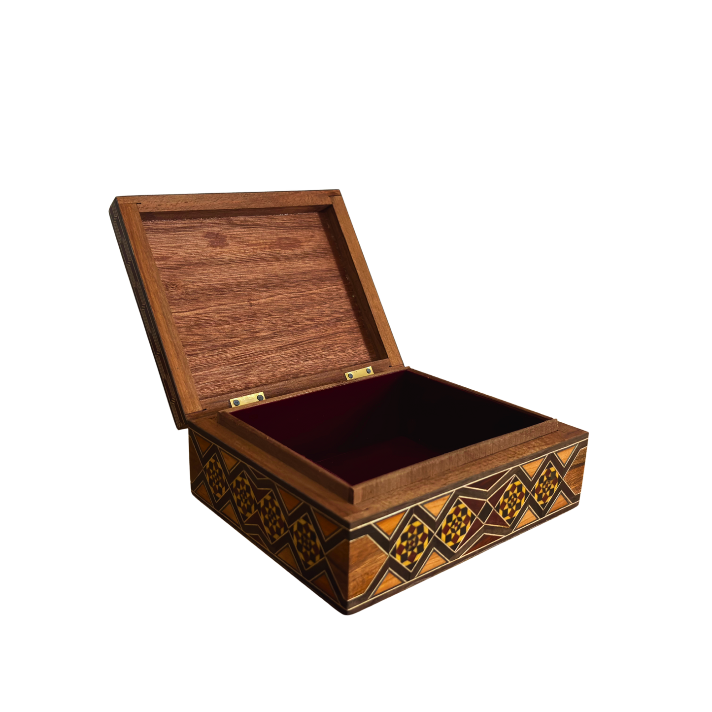 صندوق موزاييك دمشقي من إبداع الحرفي غابي الدايه – مطعّم بالصدف وبطانة مخملية فاخرة