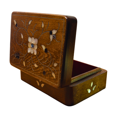 صندوق دمشقي فاخر – تطعيم بالصدف وبراعة المشغل العربي