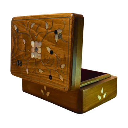 صندوق دمشقي فاخر – تطعيم بالصدف وبراعة المشغل العربي