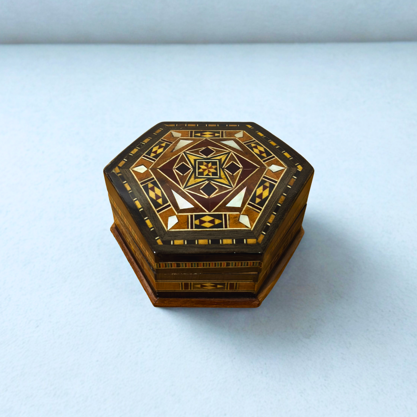 صندوق موزاييك دمشقي – حرفة يدوية وأناقة مخملية