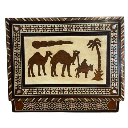 1970 Vintage Deve Mozaik Takı Kutusu – Sedef Kakmalı Şam El Sanatı