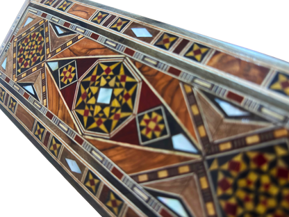 صندوق موزاييك دمشقي للأقلام والمجوهرات والمسبحة – فن مطعّم بالصدف
