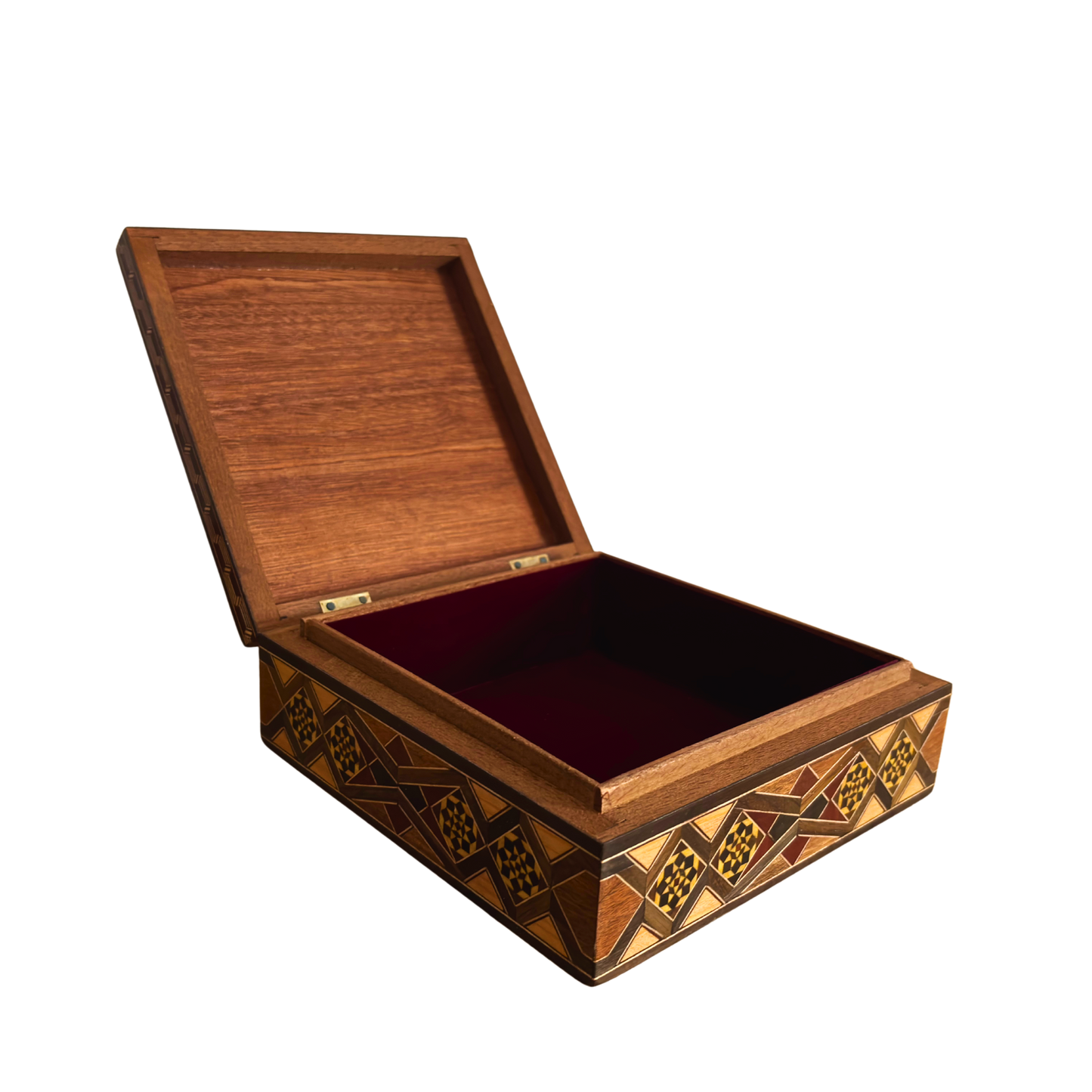 صندوق موزاييك دمشقي فاخر من إبداع المعلم غابي الدايه – مطعّم بالصدف ومبطن بالمخمل