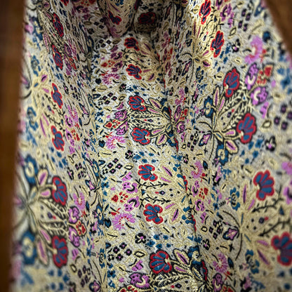 The Garden of Noor – Lüks Şam El Çantası, Çiçek Motifli Sedef İşleme ve Brokar Astar