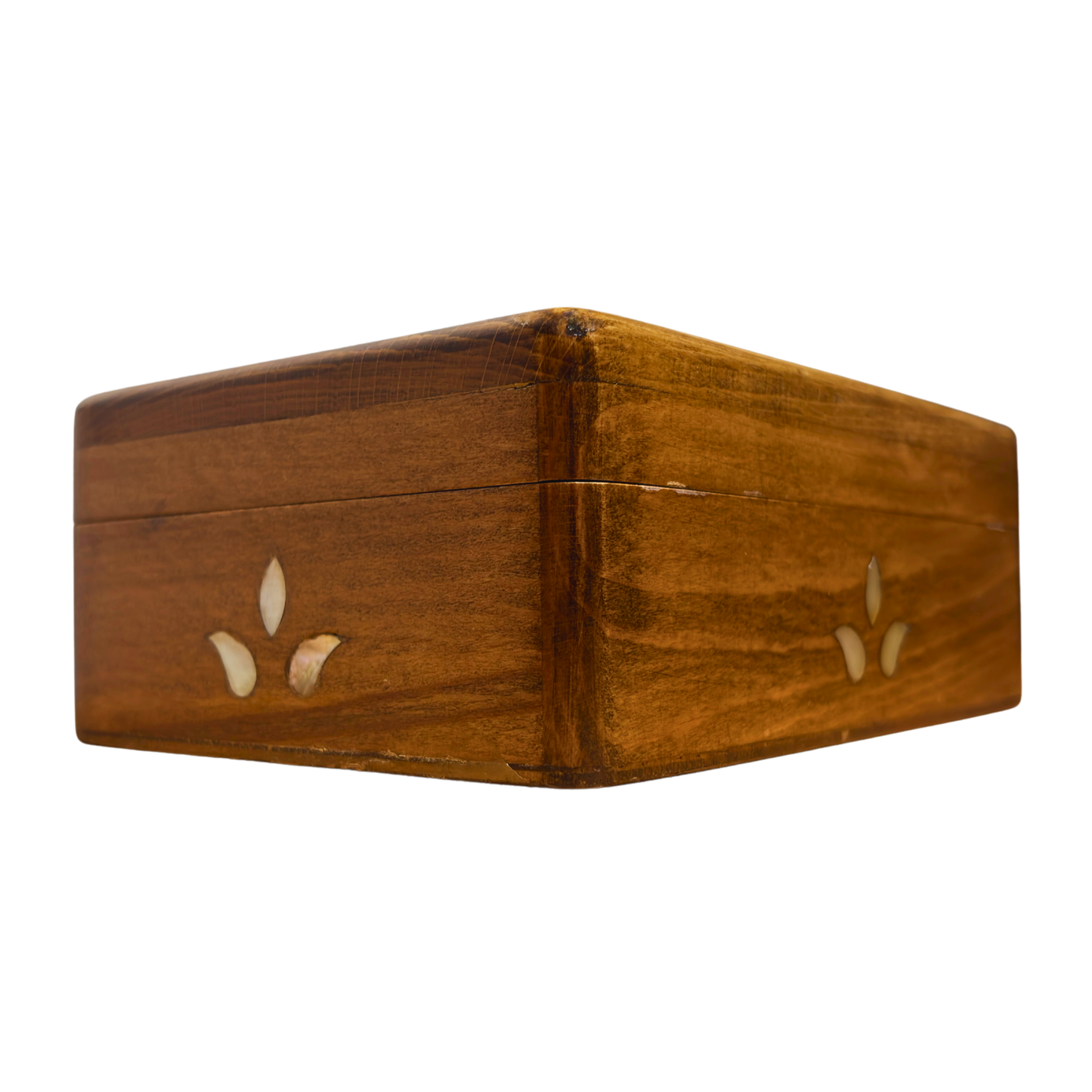 صندوق دمشقي فاخر – تطعيم بالصدف وبراعة المشغل العربي