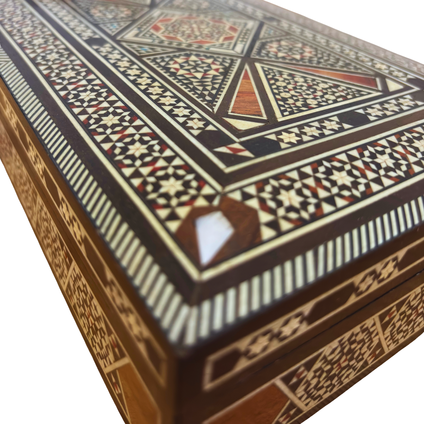 صندوق مجوهرات دمشقي قديم 1970 – مطعّم بالصدف الطبيعي