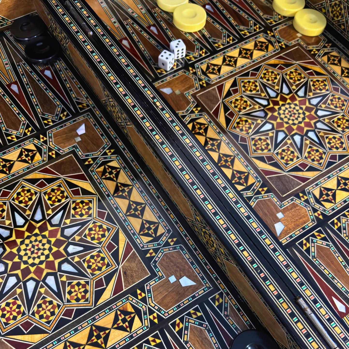 Set di Scacchi e Backgammon Heritage – Artigianato Damasceno in Mosaico