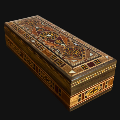صندوق موزاييك دمشقي للأقلام والمجوهرات والمسبحة – فن مطعّم بالصدف
