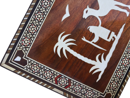 صندوق موزاييك للجِمال من عام 1970 – فن دمشقي يدوي نادر