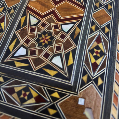 حقيبة يد موزاييك دمشقية مطعّمة بالصدف – أناقة شرقية فاخرة