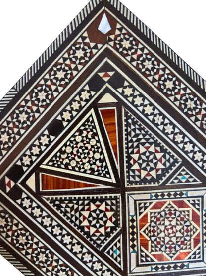 صندوق مجوهرات دمشقي قديم 1970 – مطعّم بالصدف الطبيعي