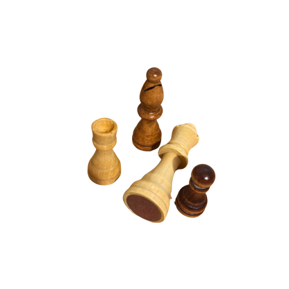 قطع شطرنج خشبية – تصميم كلاسيكي أنيق