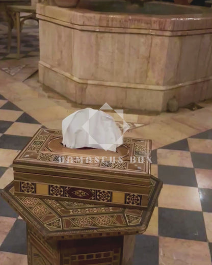 صندوق مناديل خشبي موزاييك دمشقي أنيق – مطعّم بالصدف مع بطانة مخملية